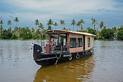 Blue Horizon -1BR | Houseboat | Meals by Homeyhuts, Kottayam