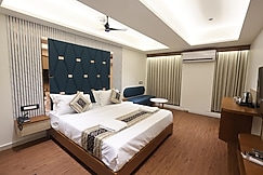 Hotel Heaven Green, Rajkot