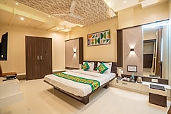 Treebo Pushpak, Koregaon
