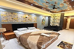 The studio heaven, Dadri
