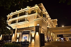 Empires Luxe Puri, Puri