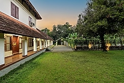 Alaya stays Mangaly Heritage 270 Year Old 3 BHK Villa with Courtyard & Garden, Cochin