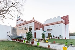 Chaubeyji's Heritage Hotel, Bah