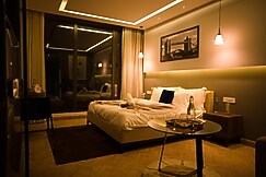 Elegant luxe Studio with Aravali View, Gurgaon