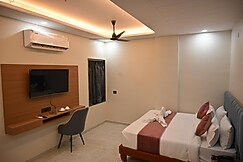 Hotel Cozzy Inn, Chomu