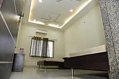 Paras Yatri Bhawan, Jalor