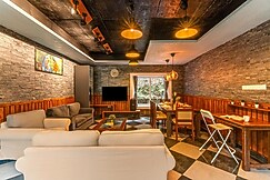 ELIVAAS Signature Kavyath Valley | 4 BHK Villa Pvt Pool, Gym, Munnar