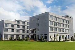 Maniratnam Hotel And Restaurent, Neemach