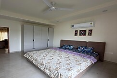 Sukooon Luxury Stay with Garden Modern Interiors, Mohali