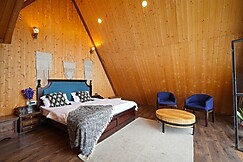 The Raahigar's Alpine Den, Kanatal