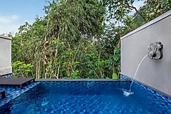 Emana Wedari, Bali