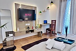 Interlude, Noida