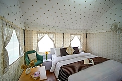 Skylight Retreat's Glamping tents with quintessential valley view, Solan