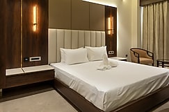 Hotel Urrth, Durg
