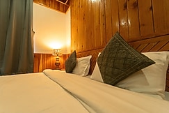 The Mountain Hideout Cafe & Home Stay, Jibhi