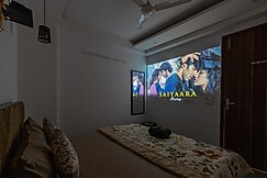 Projector Couple Friendly Cozy Private 1bhk, Delhi