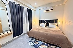 Cozy 1BHK in Indore Rooftop AC Free Parking, Indore