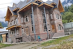 EVERGREEN HOMESTAY!!, Sonmarg