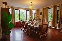 Entire Forestbound Cottage, Manali