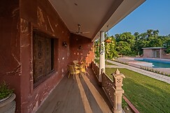 ELIVAAS Signature Khazanaa Cottage with Garden & Pool, Faridabad