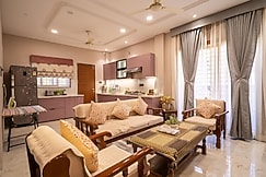 Stars Homestay Premium 2bhk Prime Location Parking, Indore