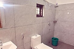 Marina Bay 5BR AC Beachside Villa with Wi Fi, Varkala