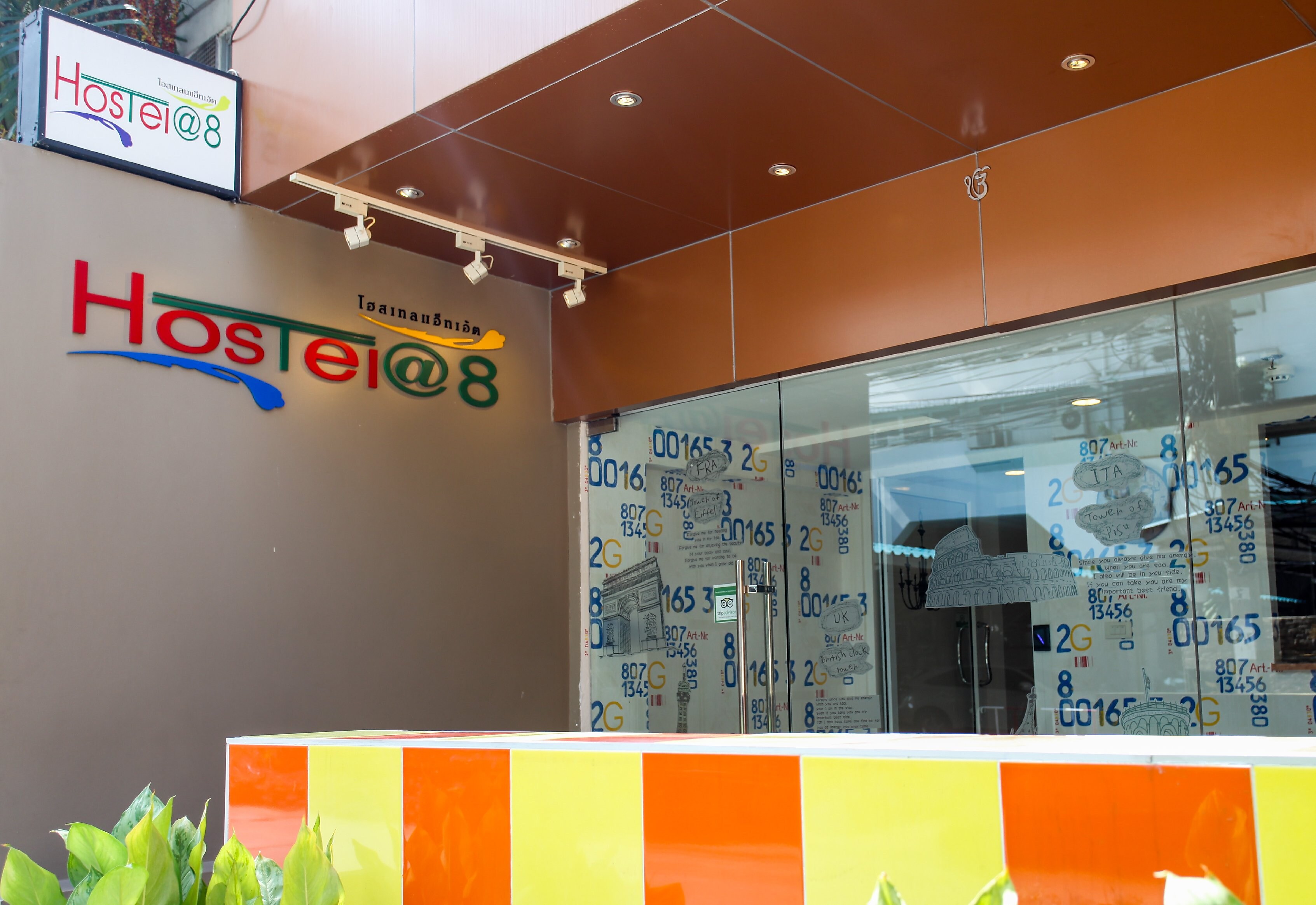 Hostel 8 Sukhumvit Nana Bangkok - Tap to explore photos