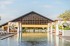 Cross Paasha Bali Seminyak, Bali