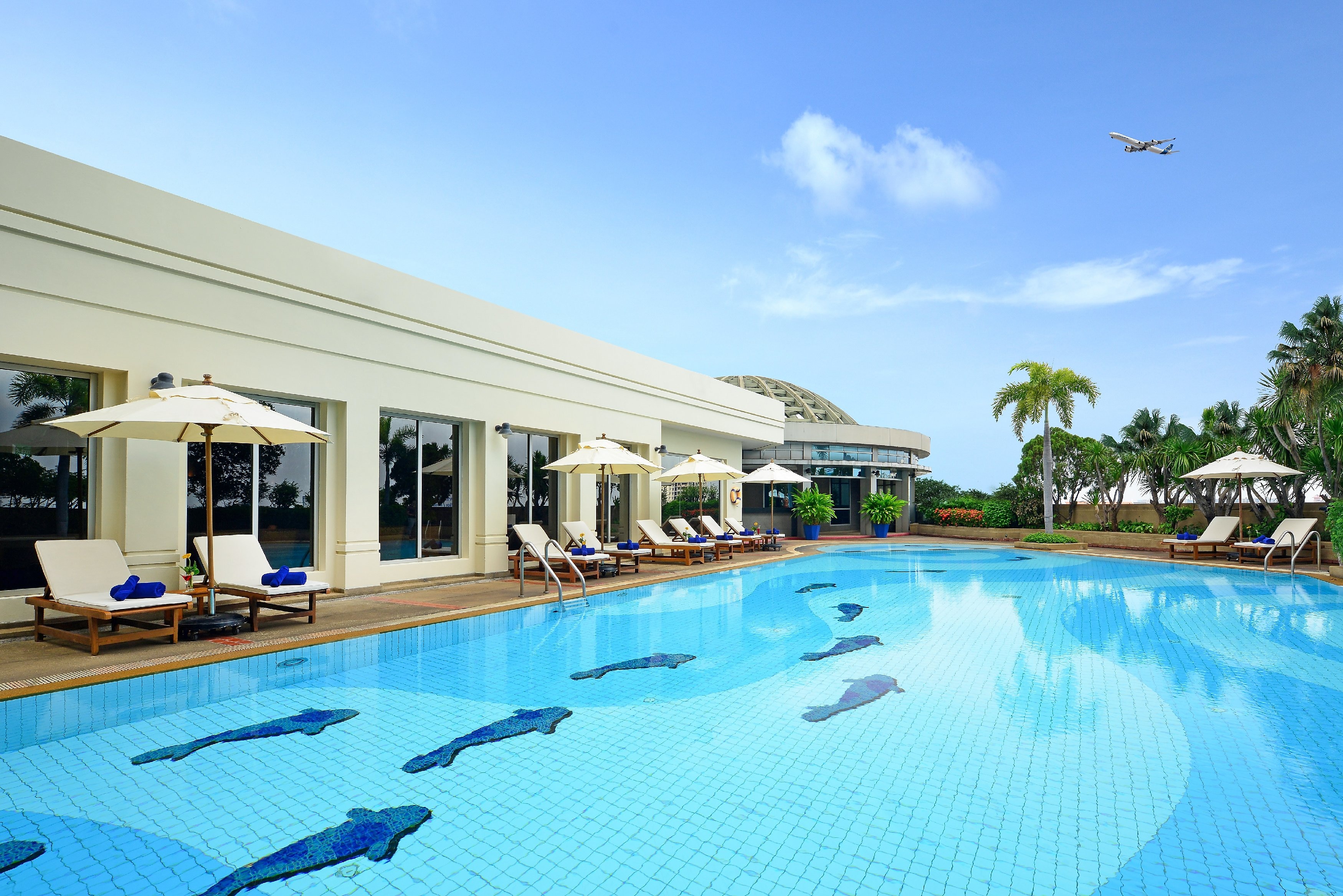 Miracle Grand Convention Hotel - Tap to explore photos