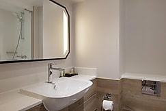 Hilton Cobham, Surrey