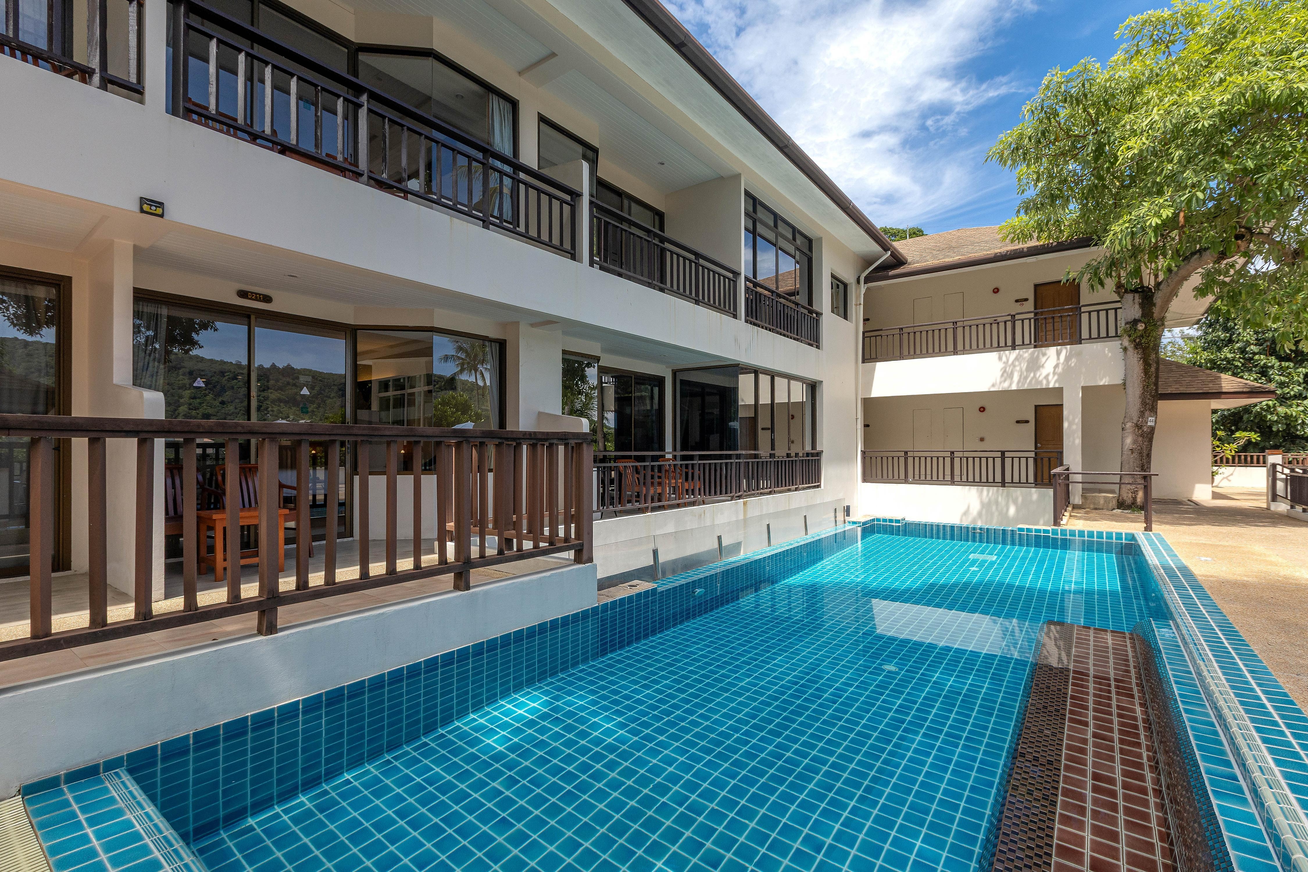 Patong Lodge Hotel - Tap to explore photos