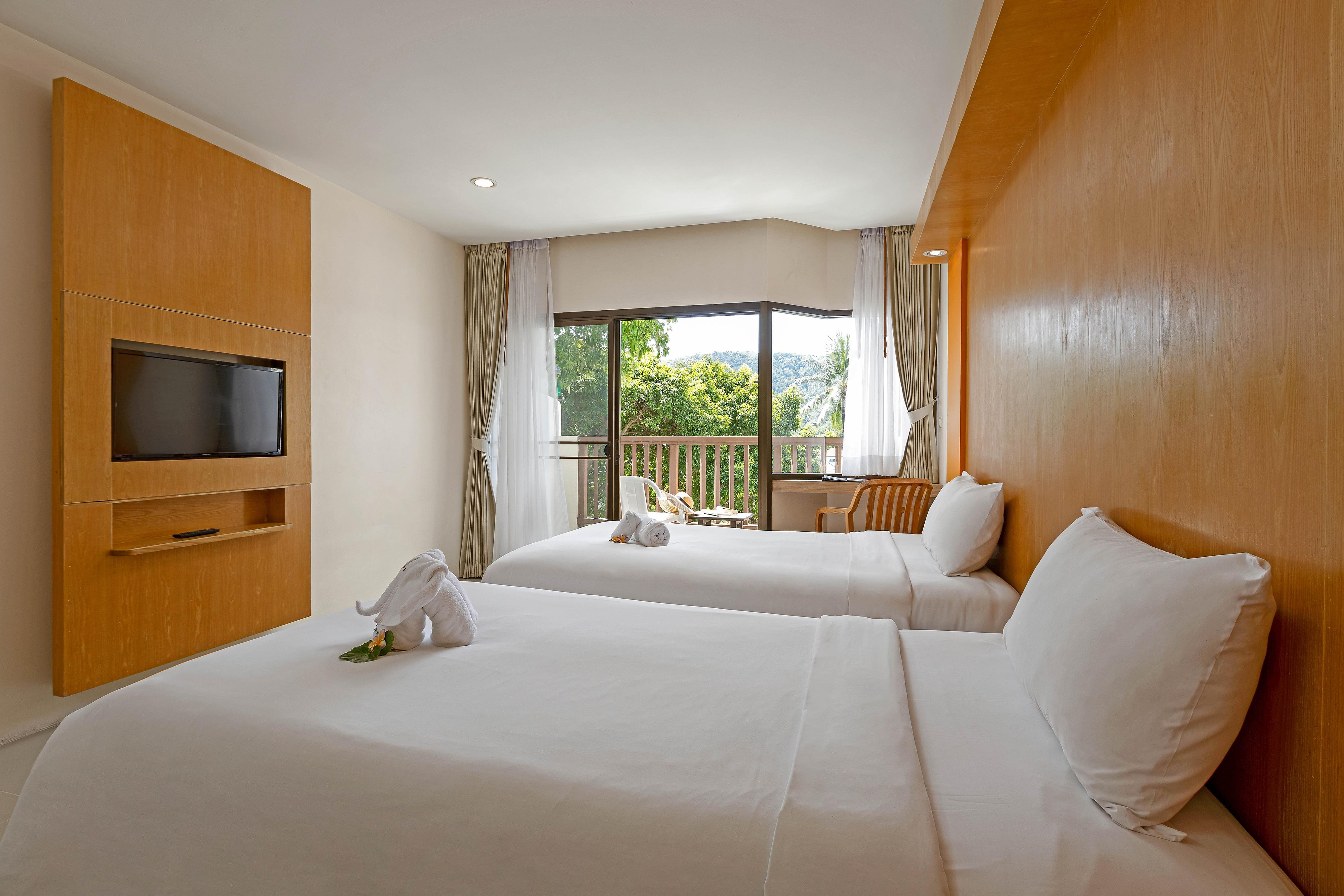 Patong Lodge Hotel - Tap to explore photos