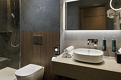 DoubleTree by Hilton London West End,  London