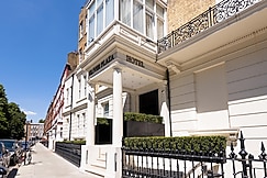 The Oliver Plaza Hotel,  London