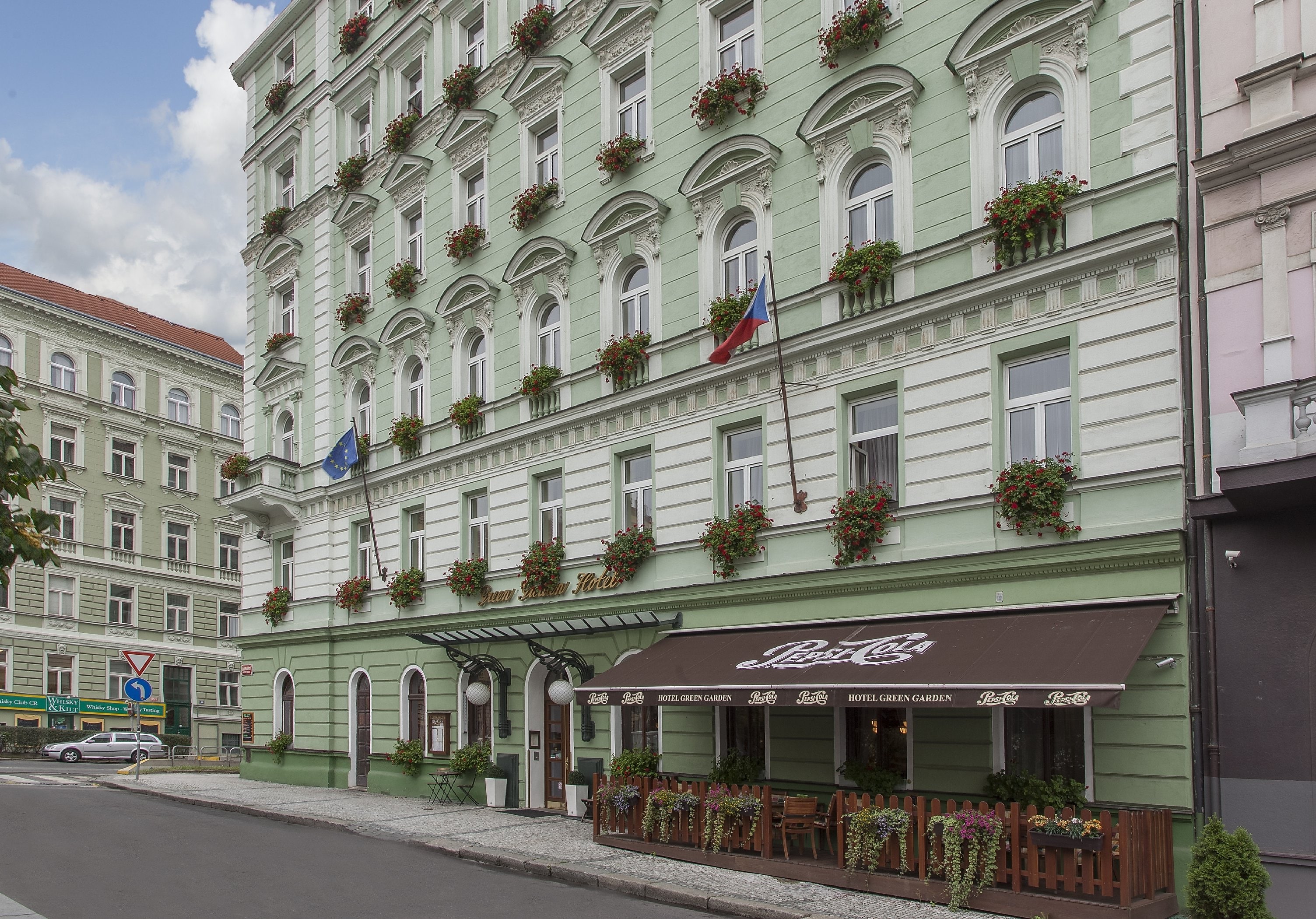 Green Garden Hotel Prague - Tap to explore photos