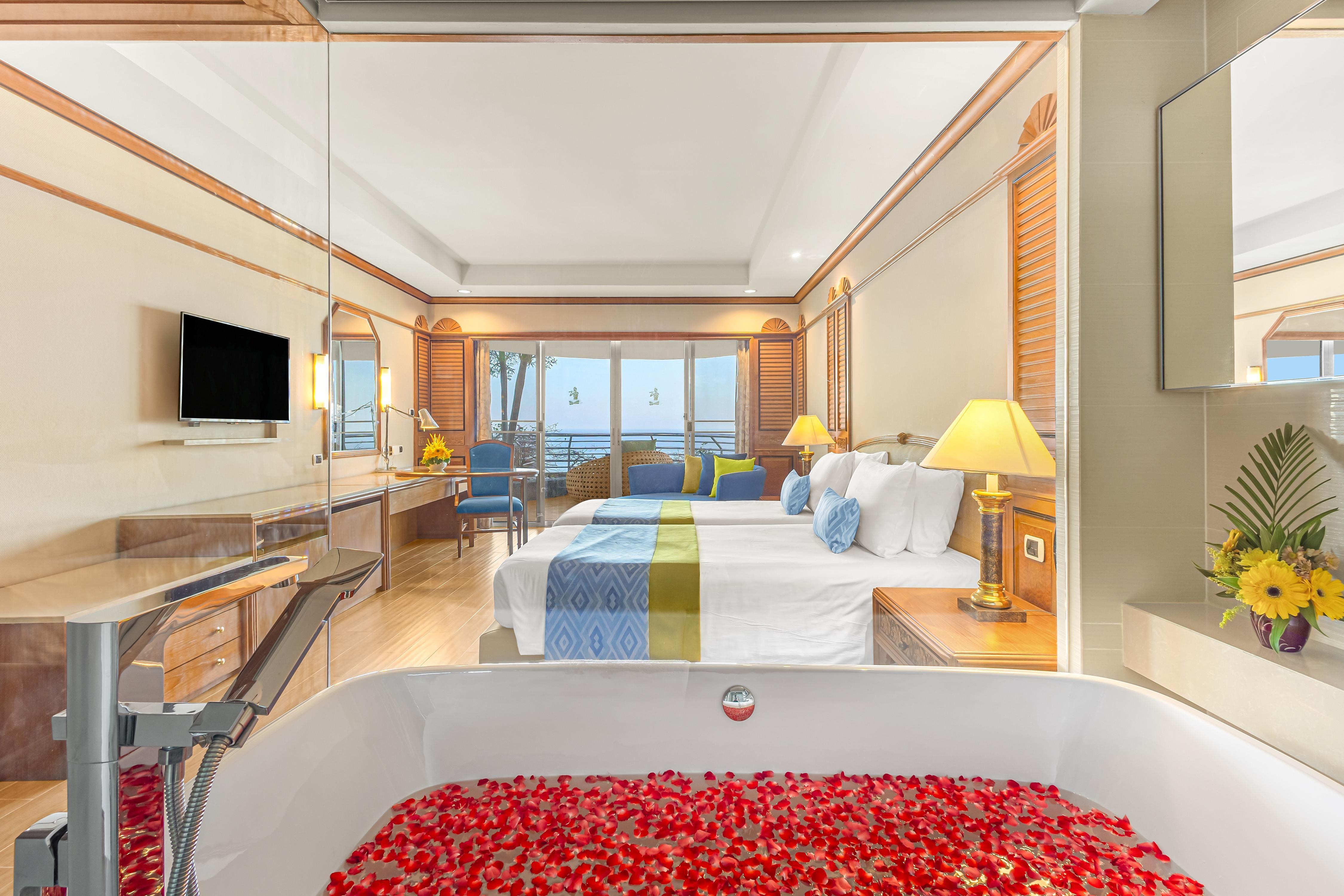 Royal Cliff Grand Hotel Pattaya - Tap to explore photos