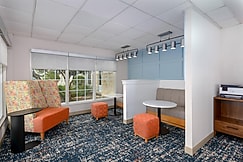 Hampton Inn & Suites by Hilton Austin-Airport, Austin, Texas