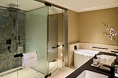 Hilton Buenos Aires, Lanus