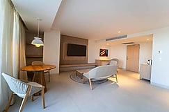 Hilton Cartagena, Piojo
