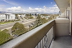 DoubleTree by Hilton San Jose, Madera