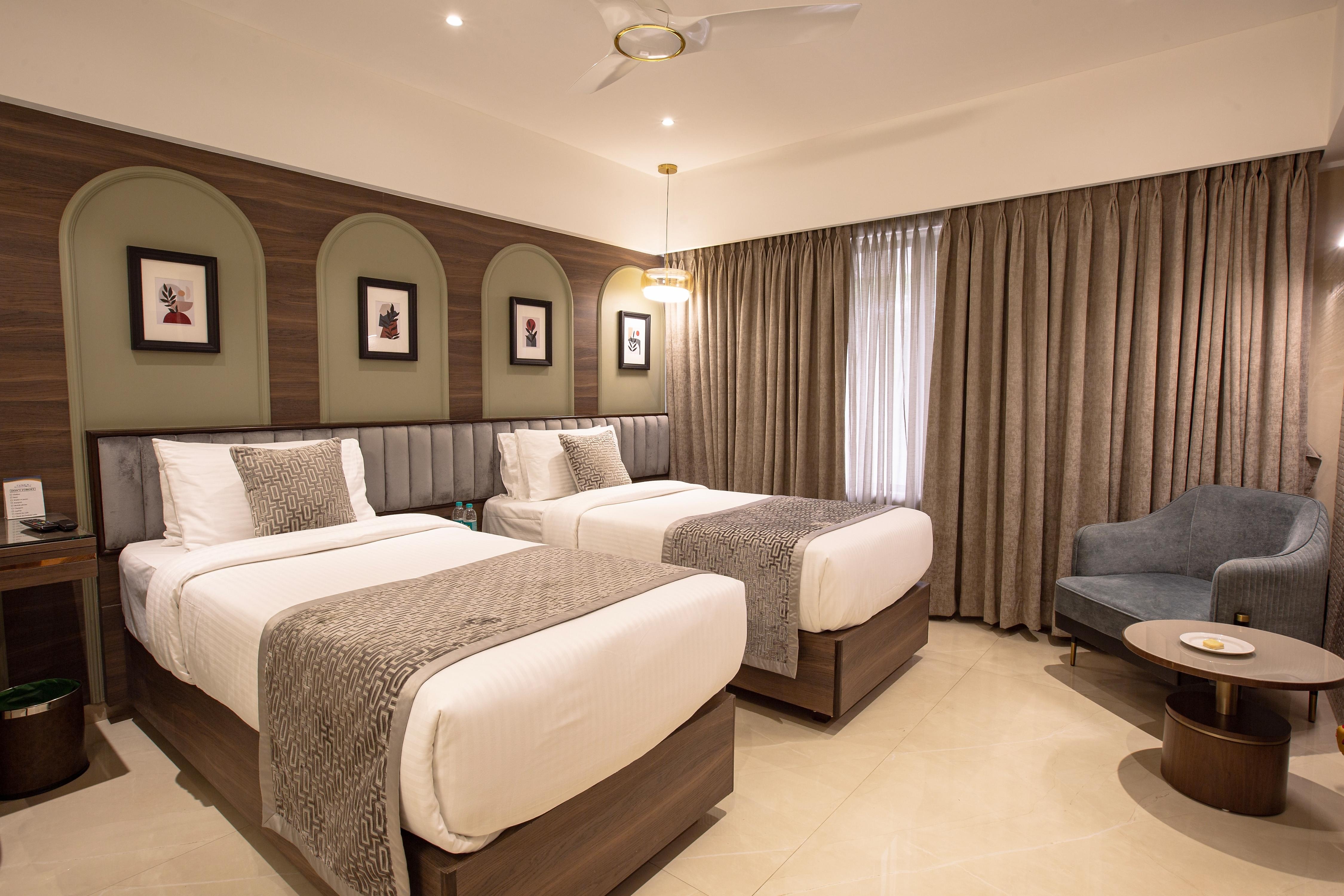 Elegant Twin Room 2 single bed (NON SMOKING ROOM) 1