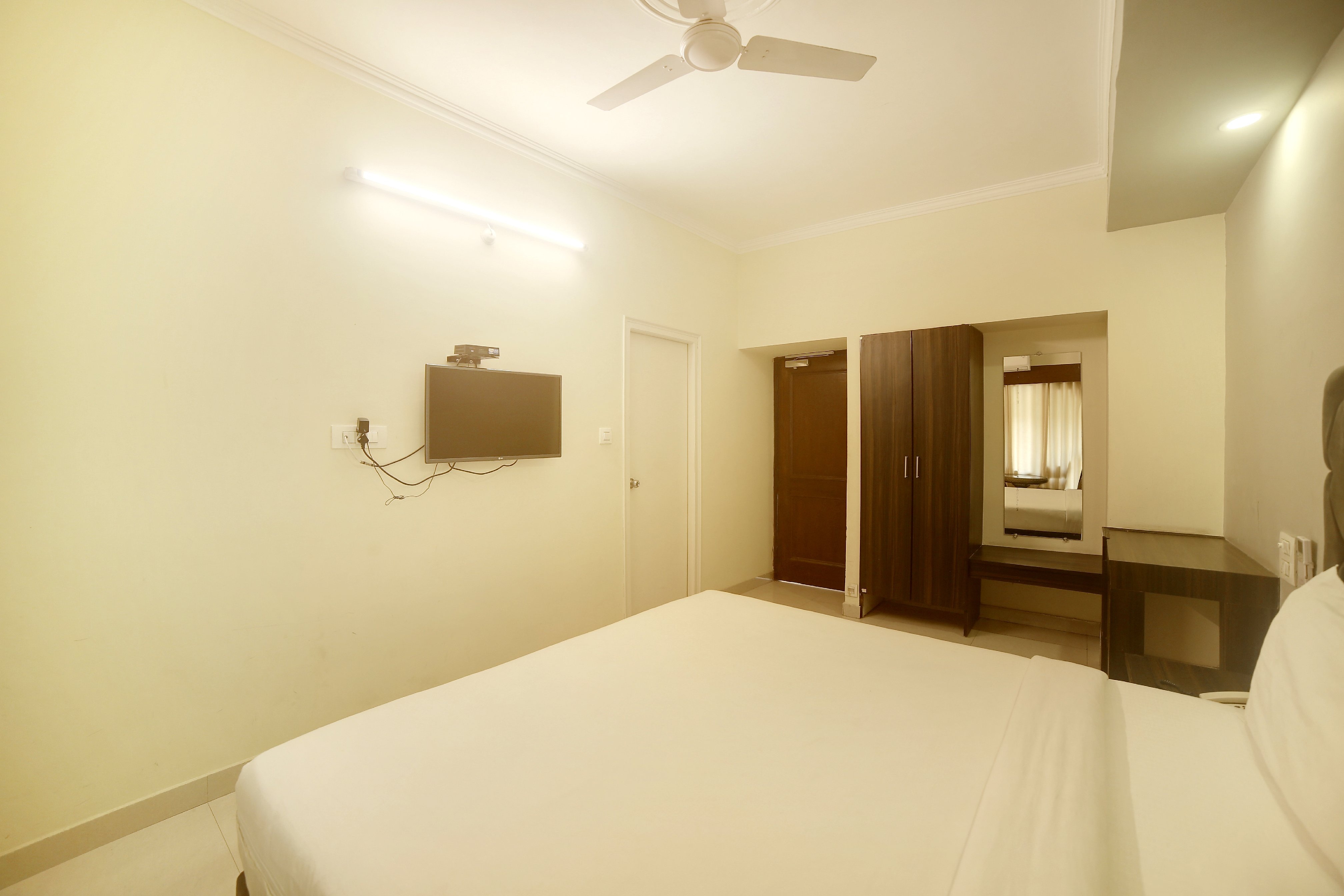 Hotel Mansarover International - Tap to explore photos
