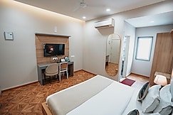 Opus by Hotel Shiv, Delhi
