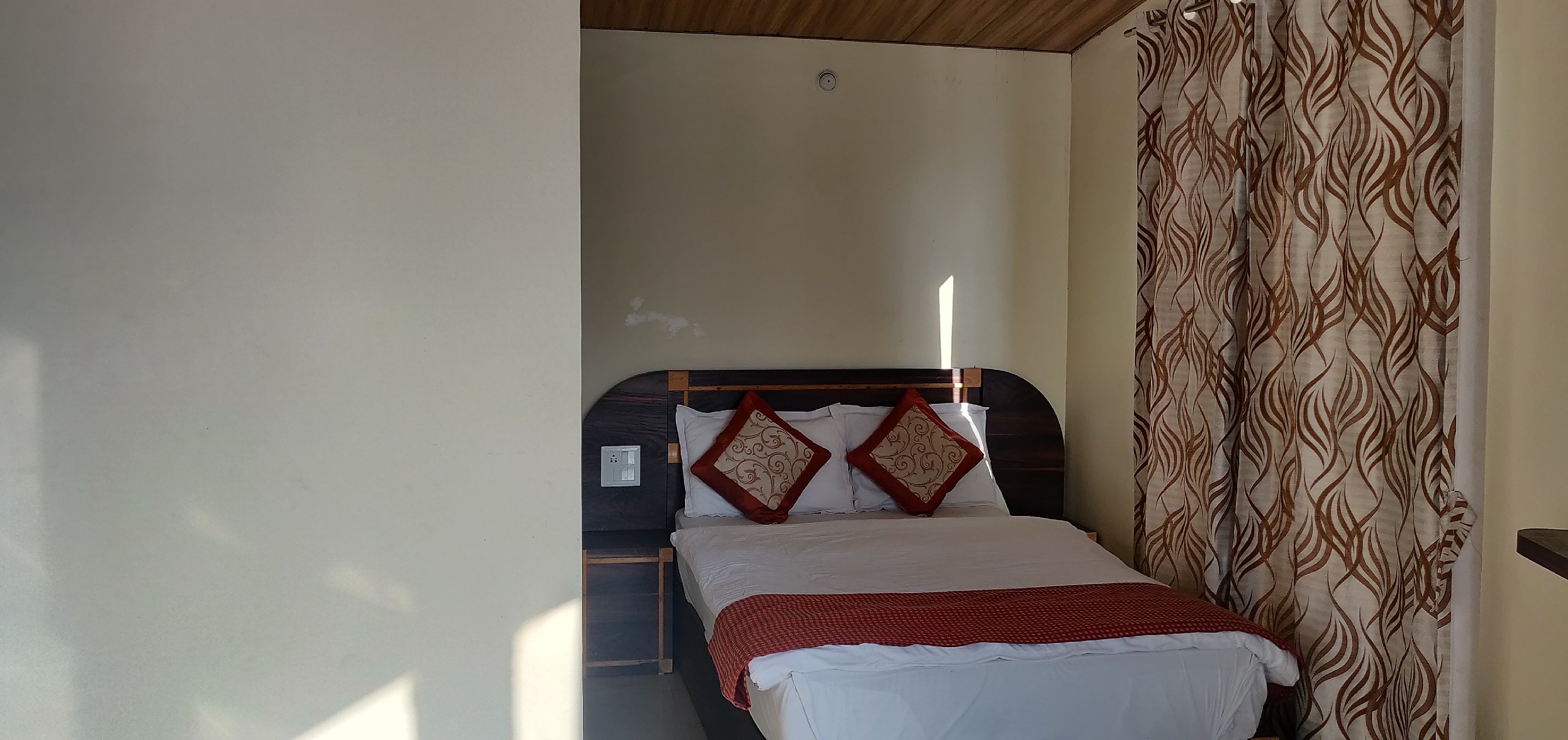 Hotel Welcome Park(walkable distance from mall road) - Tap to explore photos