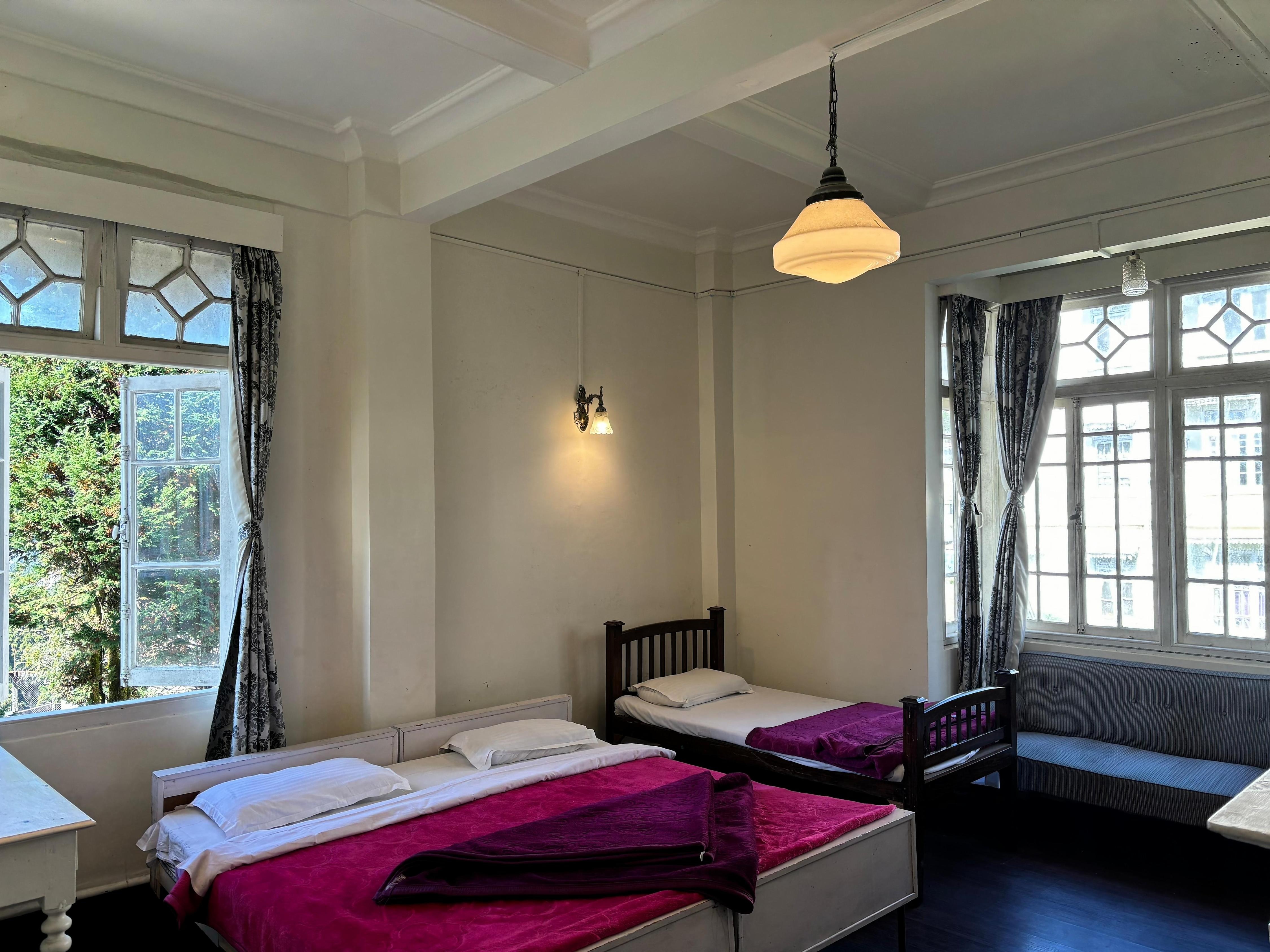 Hotel Pineridge - Tap to explore photos