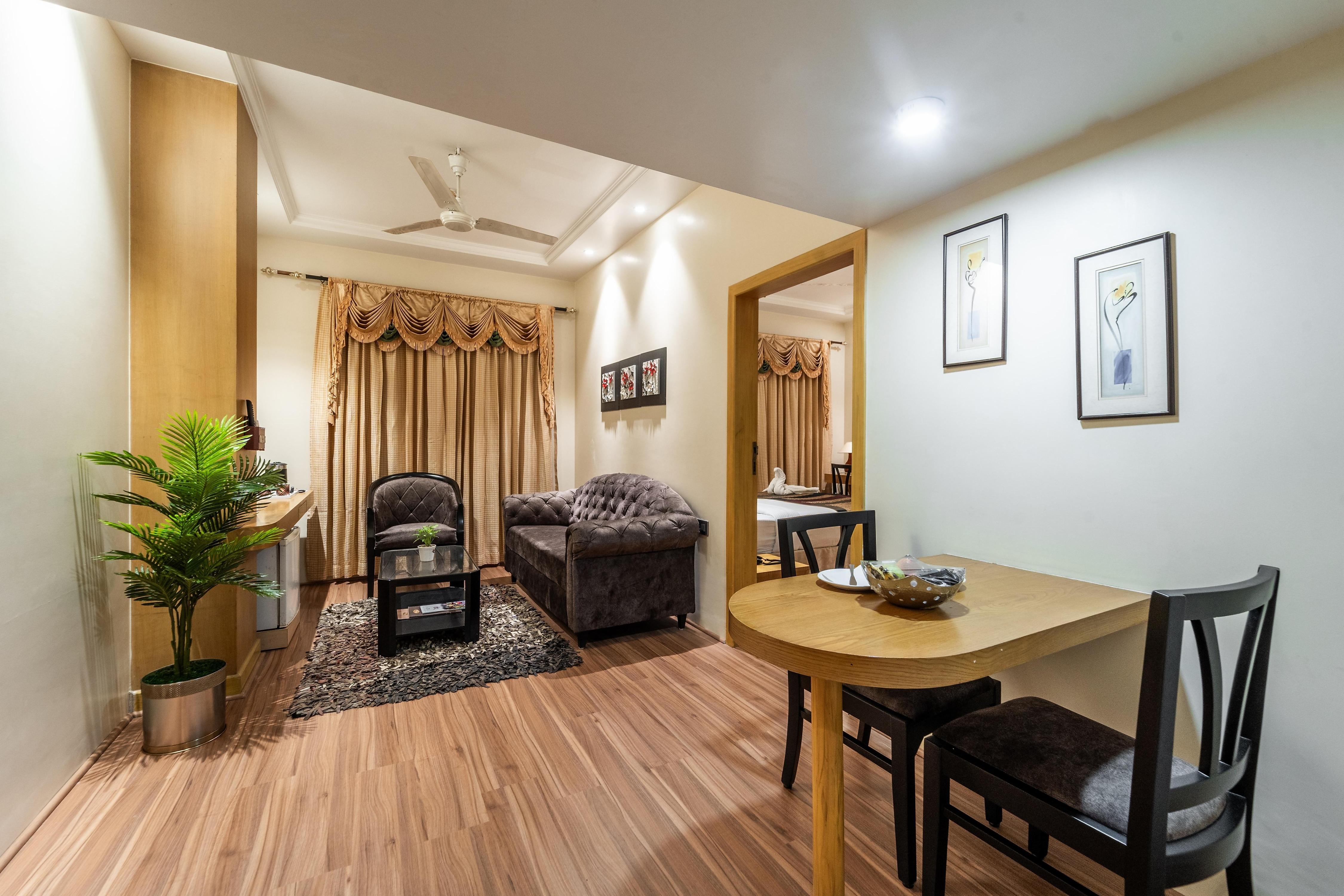 Vishwaratna Hotel - Tap to explore photos