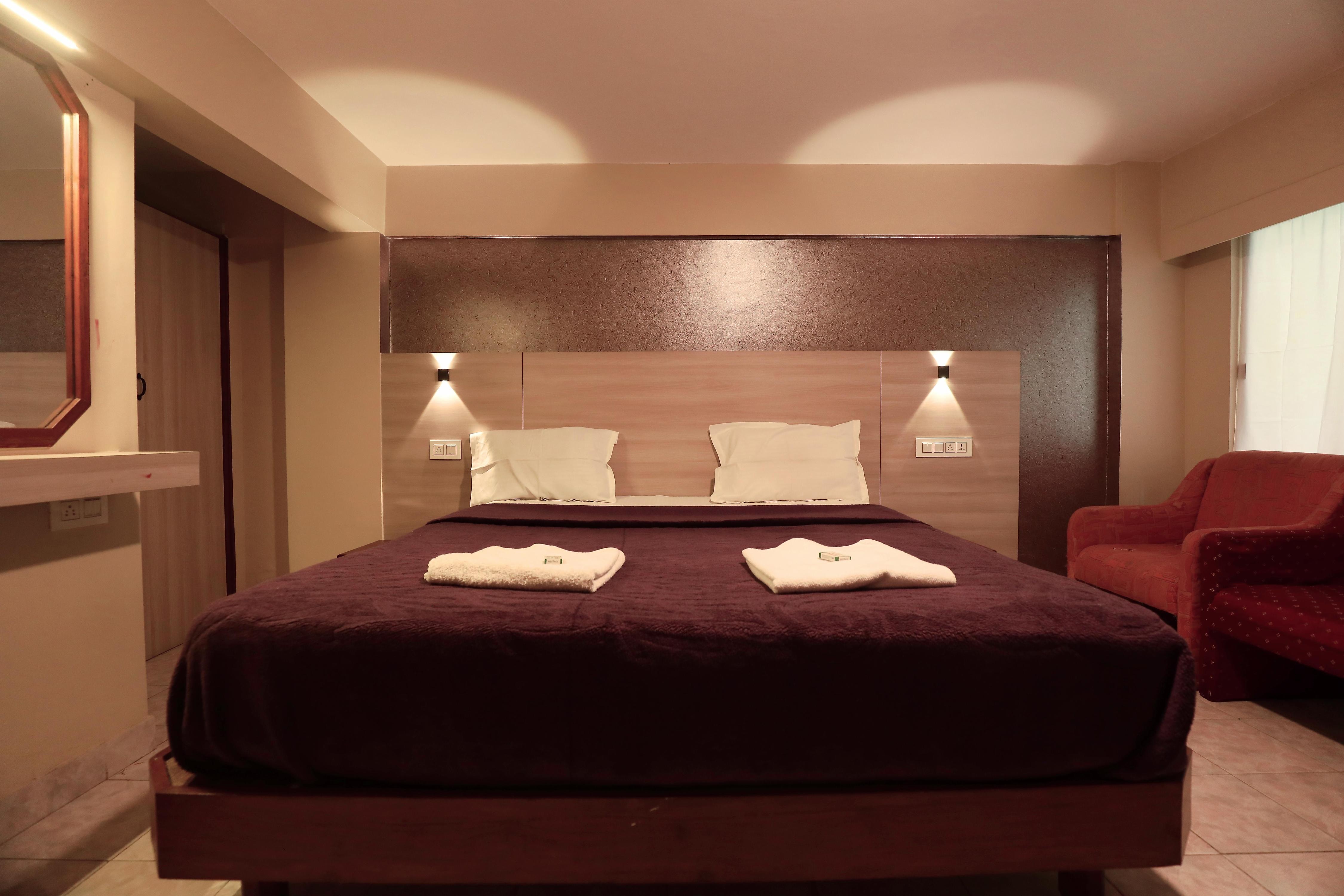 Hotel Charring Cross - Tap to explore photos