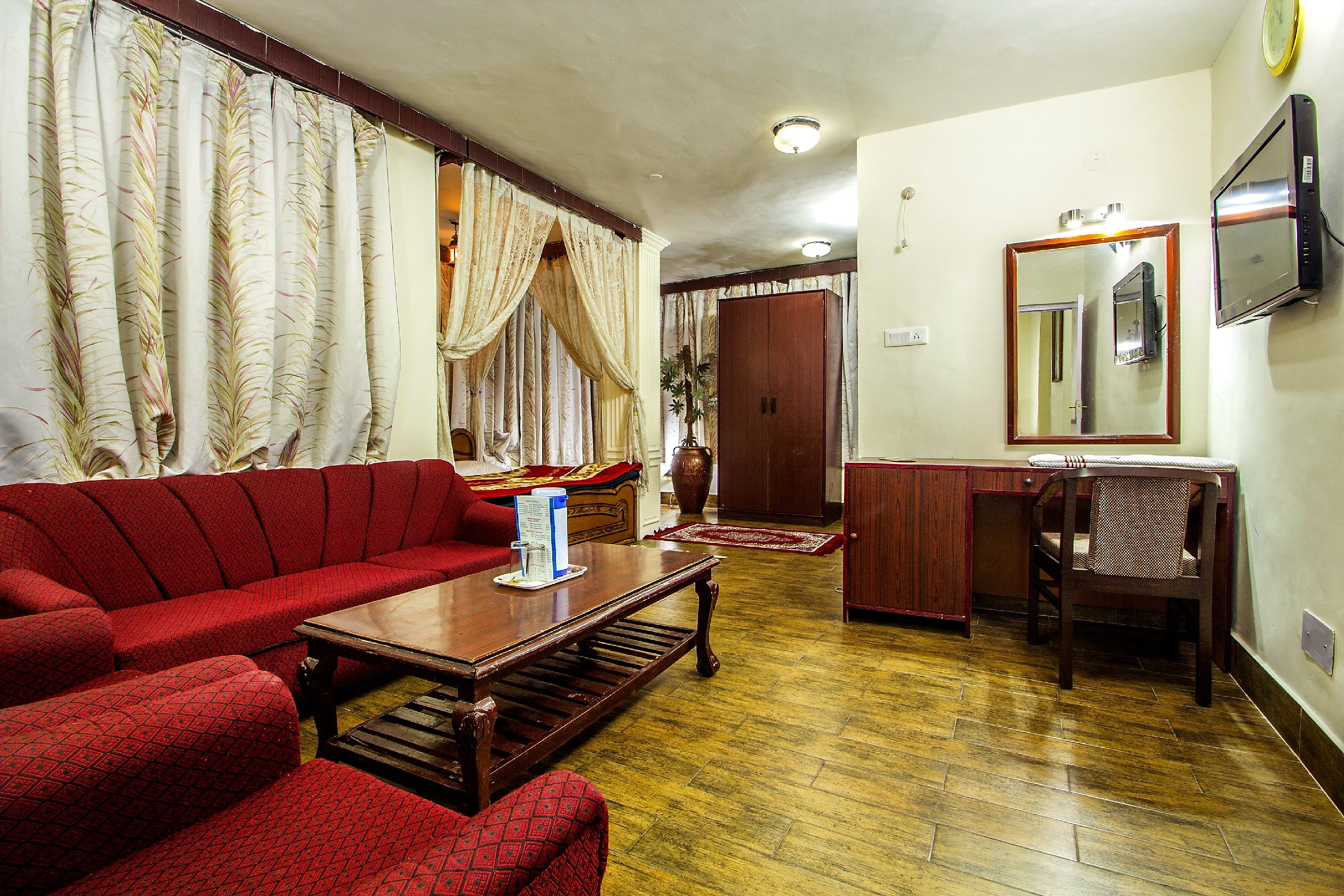 Hotel Himgiri Dalhousie - Tap to explore photos
