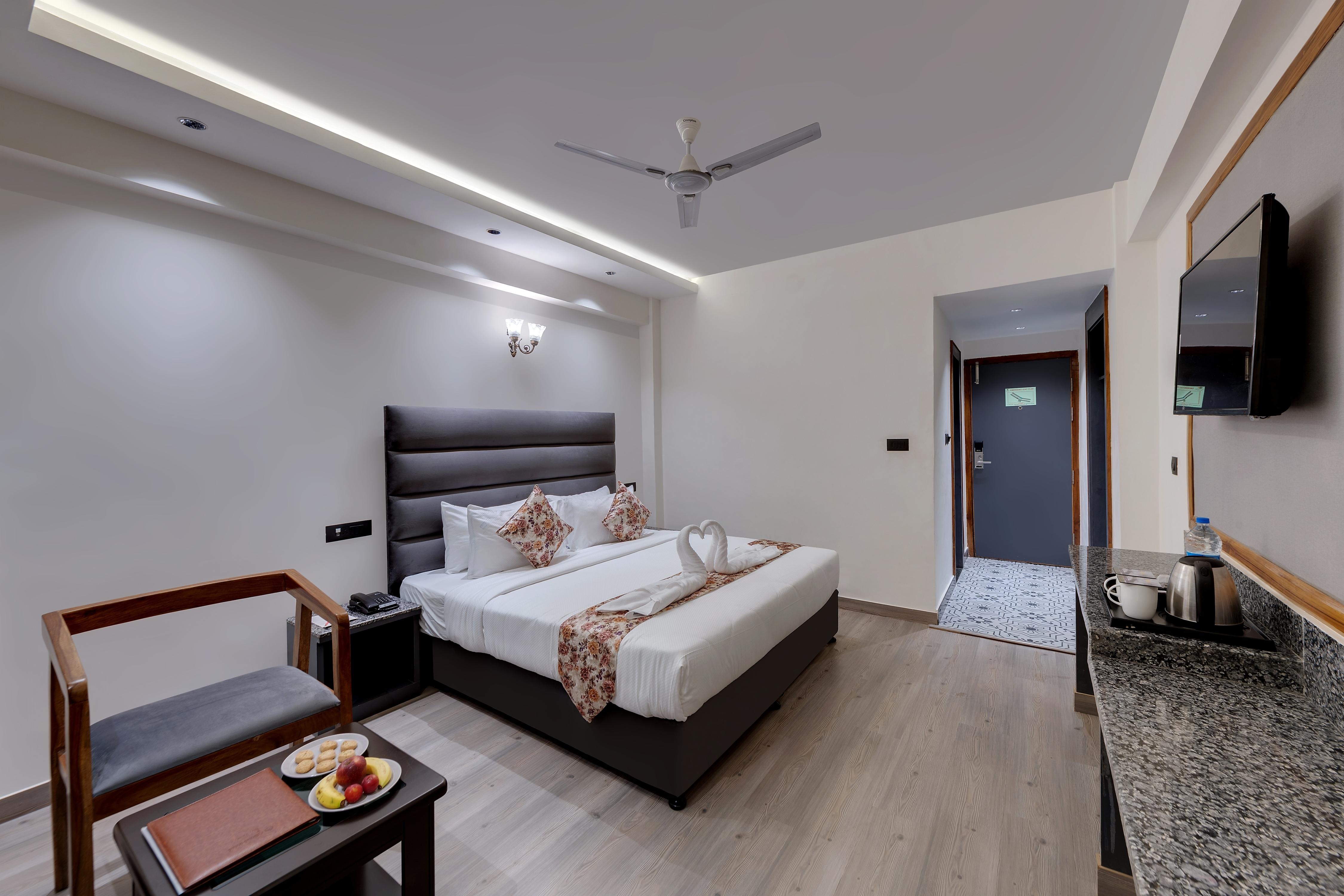 Click Sunburry Hotel katra - Tap to explore photos