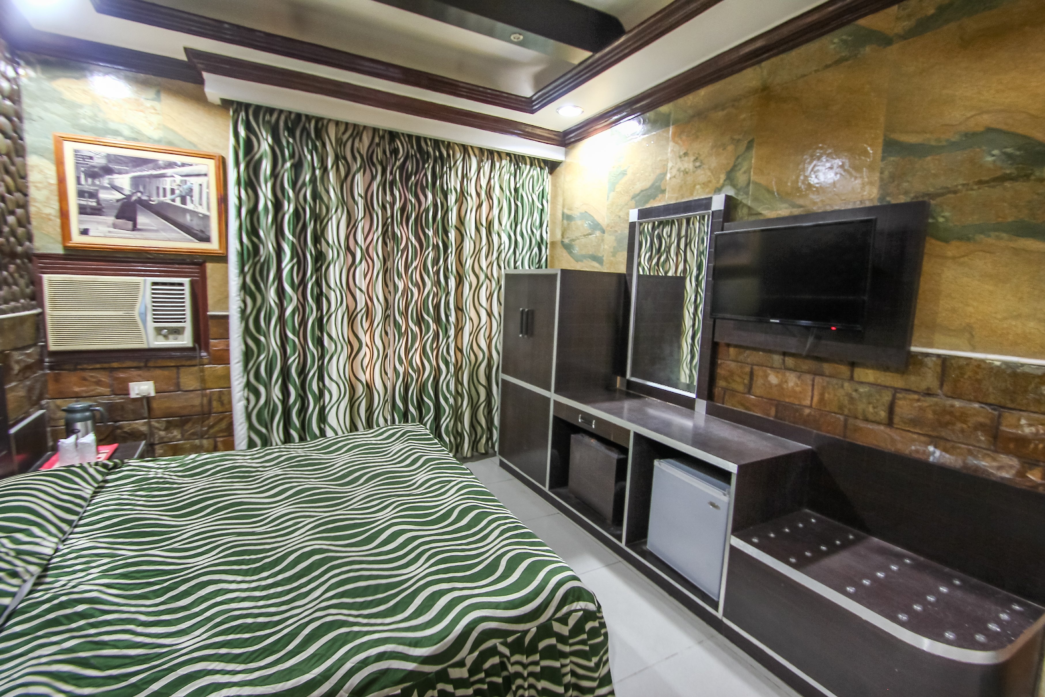 Hotel Shanker Palace - Tap to explore photos